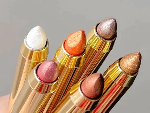 Metallic Shimmer Eyeshadow Pencil - Image 4