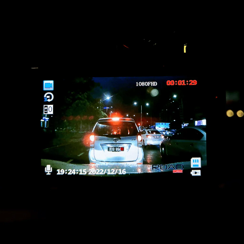 ROADCAM R2 Improve Driving Safety with High-Quality Dash Cams - Image 11